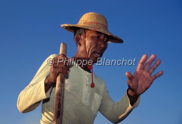 birmanie 01.JPG - Portrait de pecheur Intha sur le lac InleBirmanie (Myanmar)
